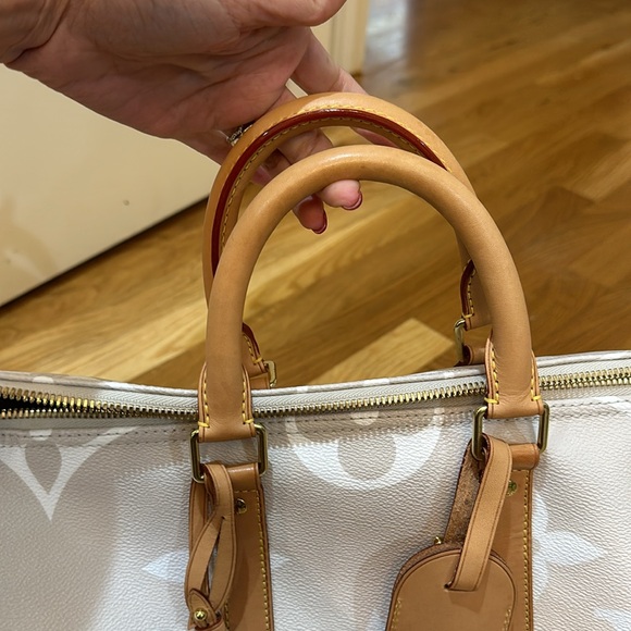 Authentic Louis Vuitton Keepall Bandouliere Gradient Pastel - Picture 5 of 16